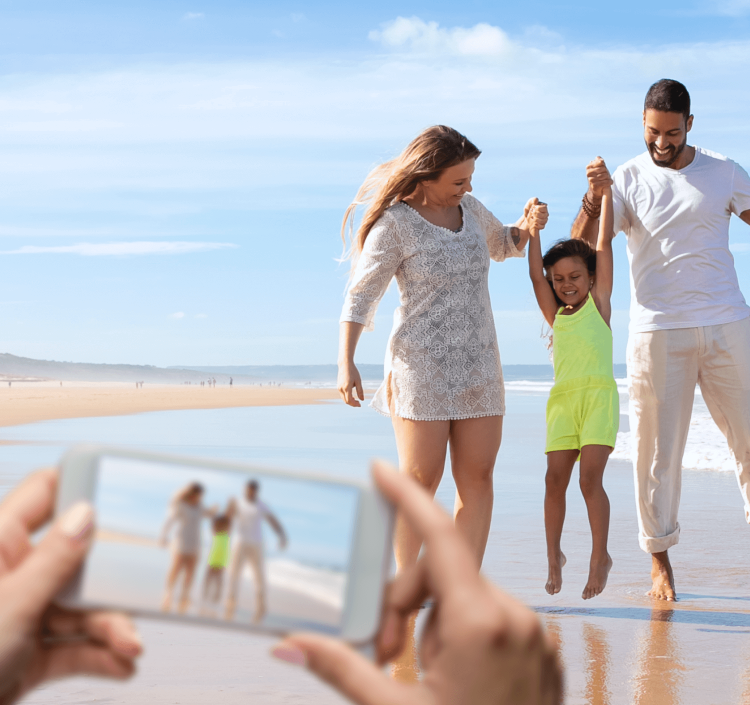 The whole family <br> operates <br> the clock with <br> the App